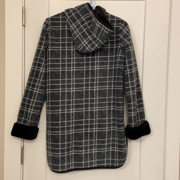 Plaid black/gray cozy coat - Picture 2 of 9